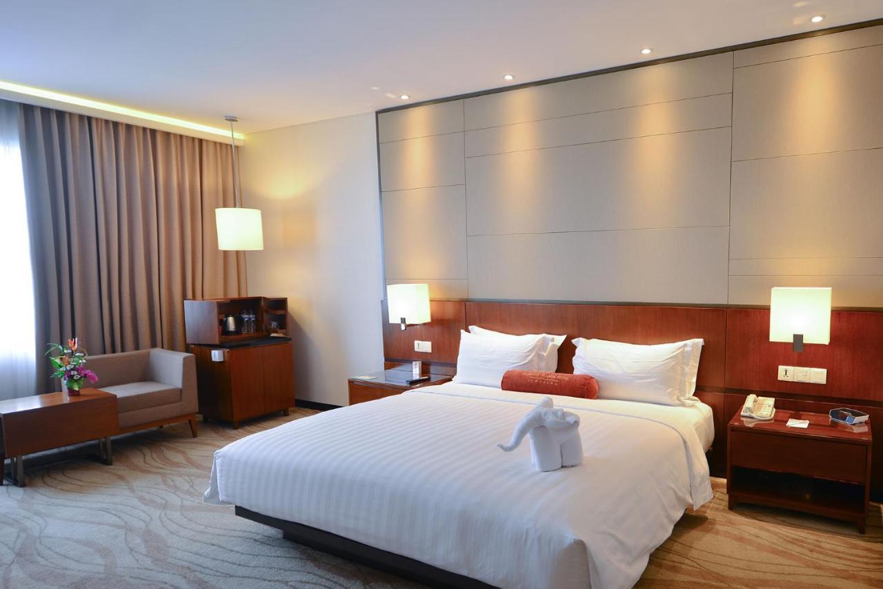 Gumaya Tower Hotel Semarang Exteriér fotografie