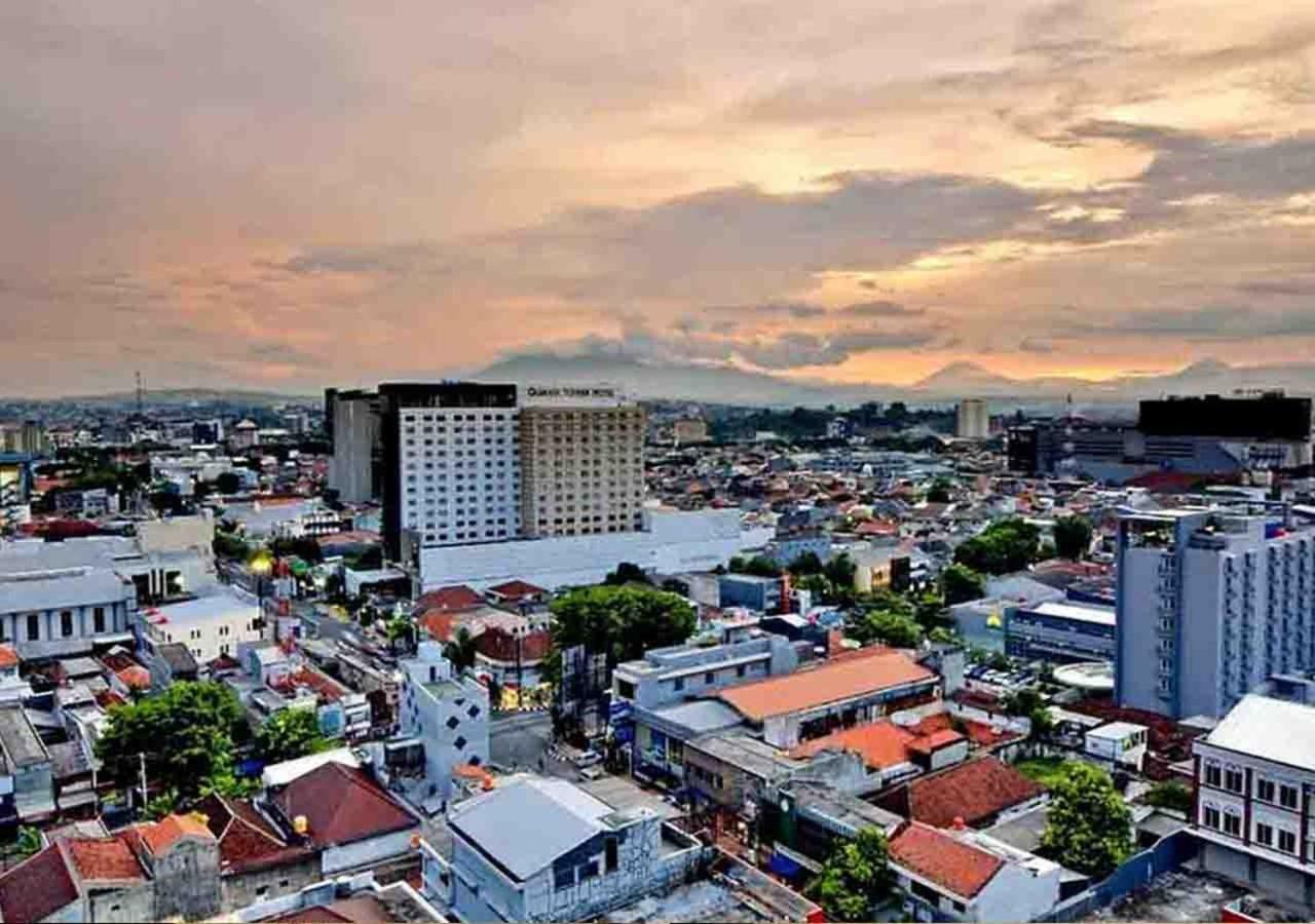 Gumaya Tower Hotel Semarang Exteriér fotografie
